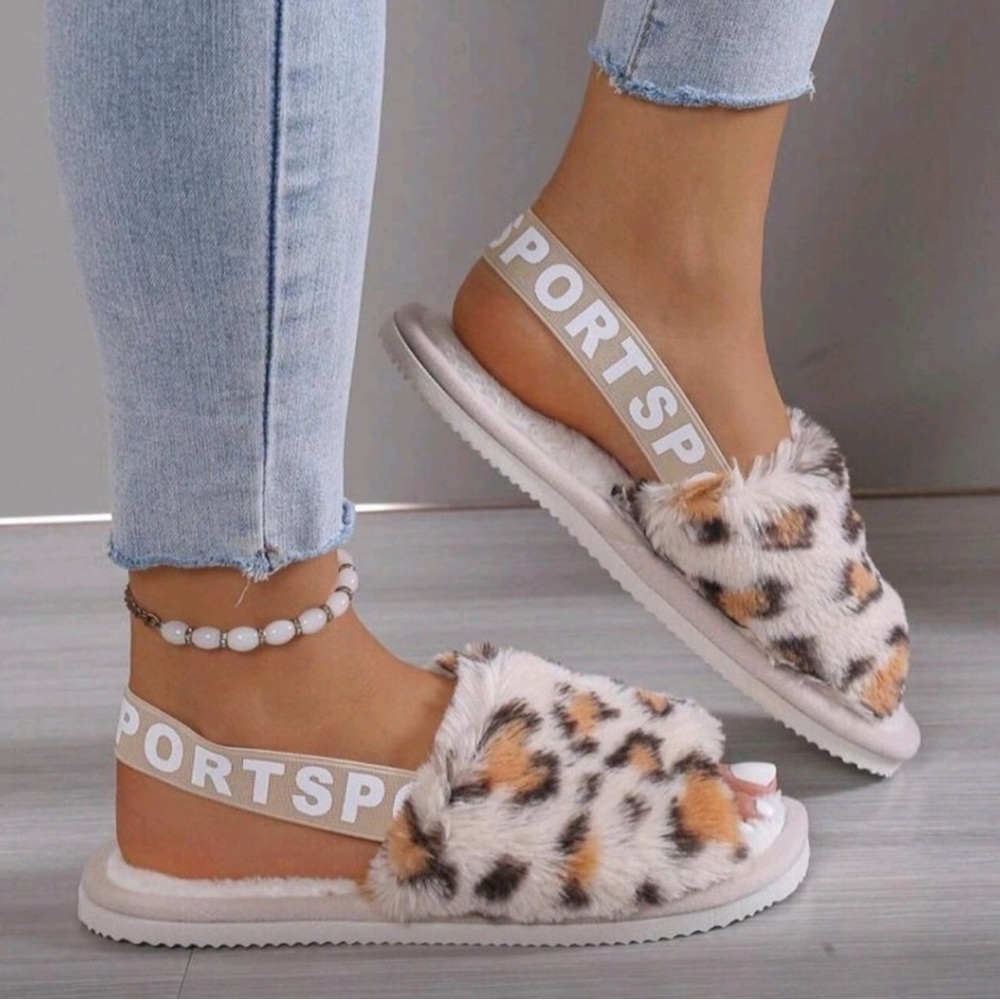 NEW Leopard Open Toe Slippers